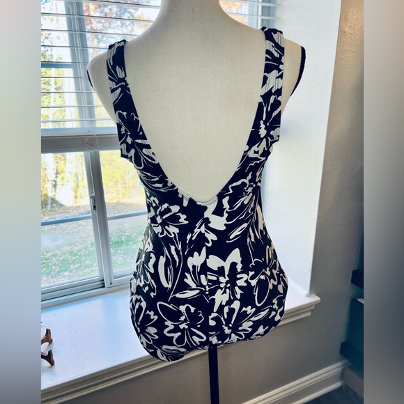 Hurley 1PC Swimsuit - Picture 3 of 5